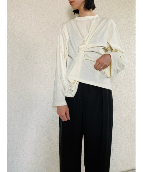 THROW by SLY(スローバイスライ)の「THROW TWIST DRAPE TOPS ツイスト ドレープ トップス(Tシャツ/カットソー・レディース・ブラック/オフホワイト・FREE)」の17枚目の写真