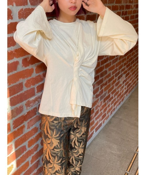 THROW by SLY(スローバイスライ)の「THROW TWIST DRAPE TOPS ツイスト ドレープ トップス(Tシャツ/カットソー・レディース・ブラック/オフホワイト・FREE)」の18枚目の写真