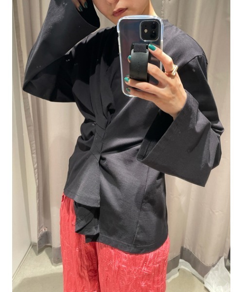 THROW by SLY(スローバイスライ)の「THROW TWIST DRAPE TOPS ツイスト ドレープ トップス(Tシャツ/カットソー・レディース・ブラック/オフホワイト・FREE)」の22枚目の写真