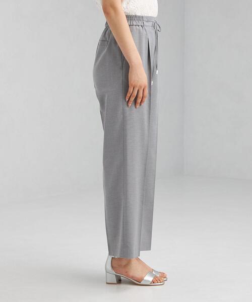 green label relaxing（グリーンレーベルリラクシング）の「CS シャーク ドロスト センタープレス ワイド パンツ <ミディアムグレー・ネイビー>（その他パンツ・レディース・ネイビー/グレー・40/38/36）」の4枚目の写真
