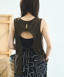 バックオープンタンクトップ
