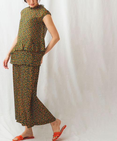 【NEW】ナラカミーチェ/スモールフラワープリーツパンツ NARACAMICIE（ナラカミーチェ）の「スモールフラワープリーツパンツ