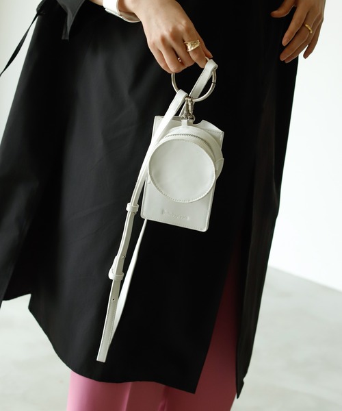 Birthday room(バースデイルーム)の「フェイクレザーキーホルダーマルチポーチ(ショルダーバッグ・レディース・ブラック/ホワイト・FREE)」の8枚目の写真