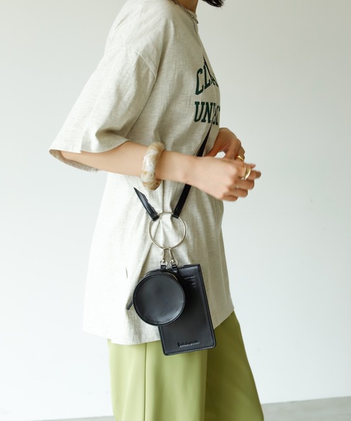 Birthday room(バースデイルーム)の「フェイクレザーキーホルダーマルチポーチ(ショルダーバッグ・レディース・ブラック/ホワイト・FREE)」の17枚目の写真