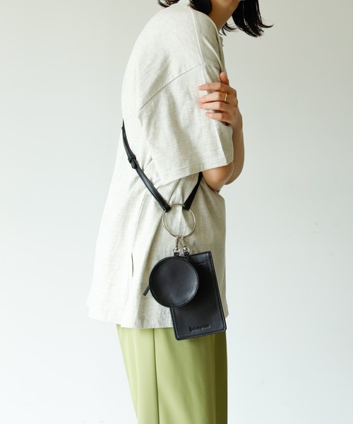 Birthday room(バースデイルーム)の「フェイクレザーキーホルダーマルチポーチ(ショルダーバッグ・レディース・ブラック/ホワイト・FREE)」の19枚目の写真