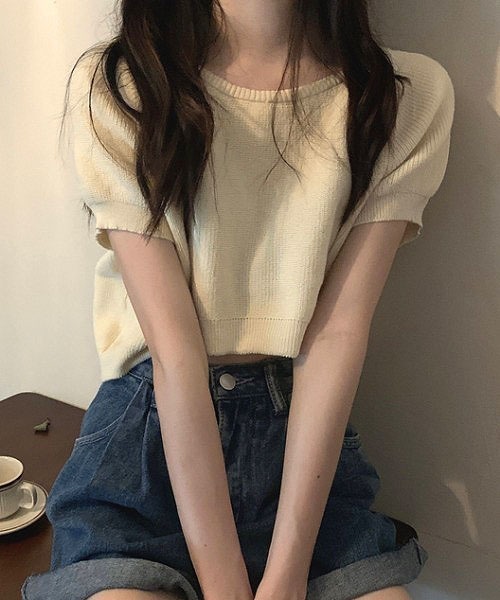 MANGROVE（マングローブ）の「ラウンドネッククロップドニットトップス（Tシャツ/カットソー・レディース・ブラウン/パープル/アイボリー/レッド/ホワイト/ブラック/ブルー/ピンク・FREE）」の2枚目の写真