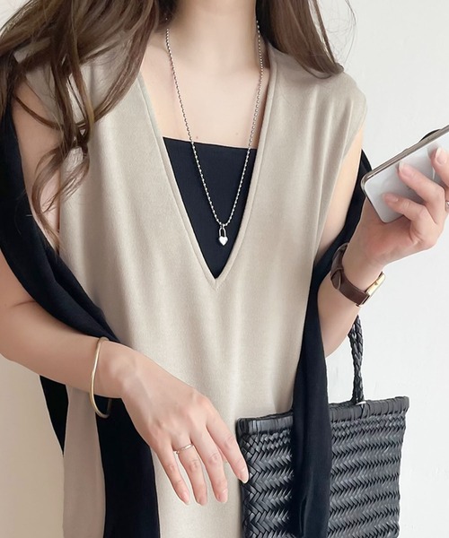 classicalelf(クラシカルエルフ)の「1枚でサマになる主役級。Vネックロングジャンパースカート(ワンピース・レディース・ブラック/グレイッシュベージュ・MEDIUM/LARGE/X-LARGE/SMALL)」の5枚目の写真