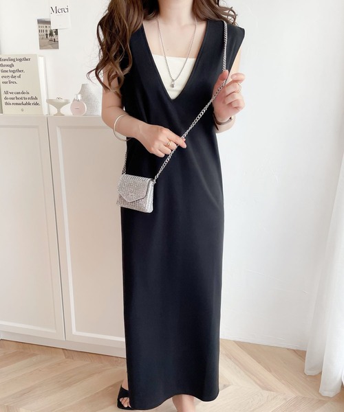 classicalelf(クラシカルエルフ)の「1枚でサマになる主役級。Vネックロングジャンパースカート(ワンピース・レディース・ブラック/グレイッシュベージュ・MEDIUM/LARGE/X-LARGE/SMALL)」の8枚目の写真