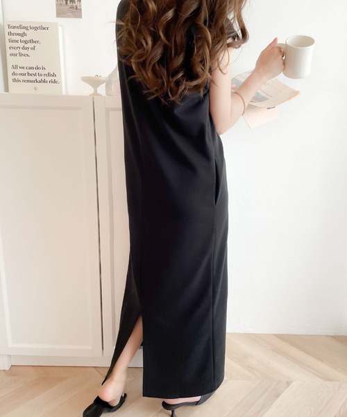 classicalelf(クラシカルエルフ)の「1枚でサマになる主役級。Vネックロングジャンパースカート(ワンピース・レディース・ブラック/グレイッシュベージュ・MEDIUM/LARGE/X-LARGE/SMALL)」の7枚目の写真