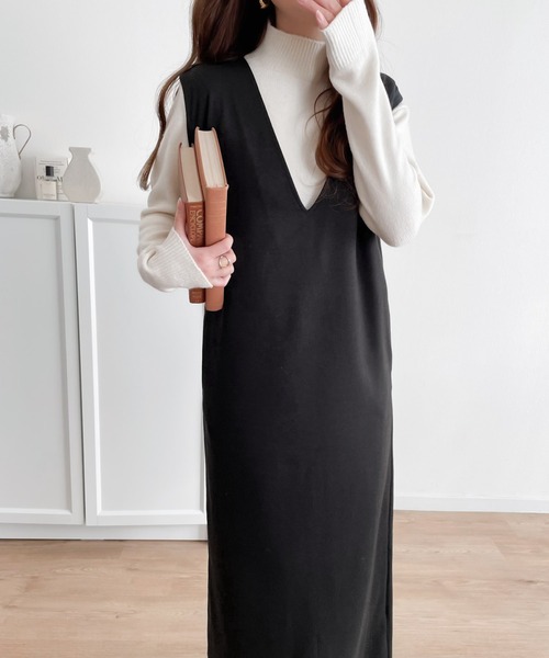 classicalelf(クラシカルエルフ)の「1枚でサマになる主役級。Vネックロングジャンパースカート(ワンピース・レディース・ブラック/グレイッシュベージュ・MEDIUM/LARGE/X-LARGE/SMALL)」の11枚目の写真