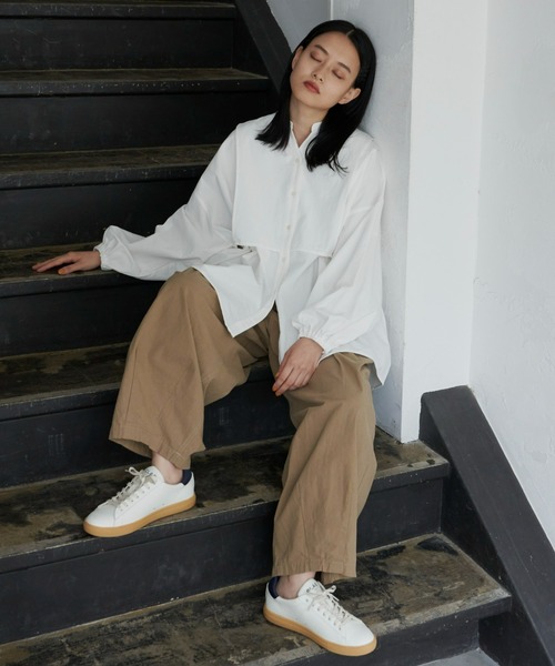 Libra Cue(リブラ キュー)の「ニュアンスコットンブザム切り替えシャツ(シャツ/ブラウス・レディース・ホワイト/ブラック/ダークグリーン・FREE)」の2枚目の写真