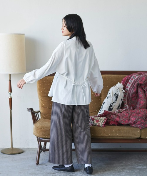 Libra Cue(リブラ キュー)の「ニュアンスコットンブザム切り替えシャツ(シャツ/ブラウス・レディース・ホワイト/ブラック/ダークグリーン・FREE)」の19枚目の写真