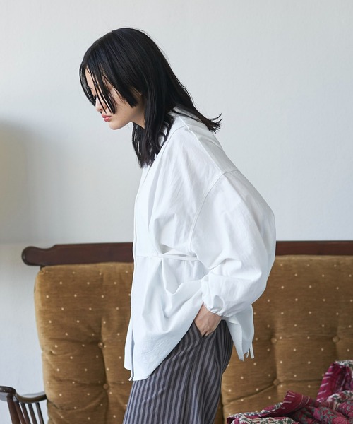 Libra Cue(リブラ キュー)の「ニュアンスコットンブザム切り替えシャツ(シャツ/ブラウス・レディース・ホワイト/ブラック/ダークグリーン・FREE)」の15枚目の写真