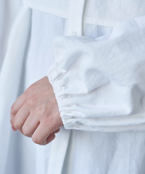 Libra Cue(リブラ キュー)の「ニュアンスコットンブザム切り替えシャツ(シャツ/ブラウス・レディース・ホワイト/ブラック/ダークグリーン・FREE)」の16枚目の写真