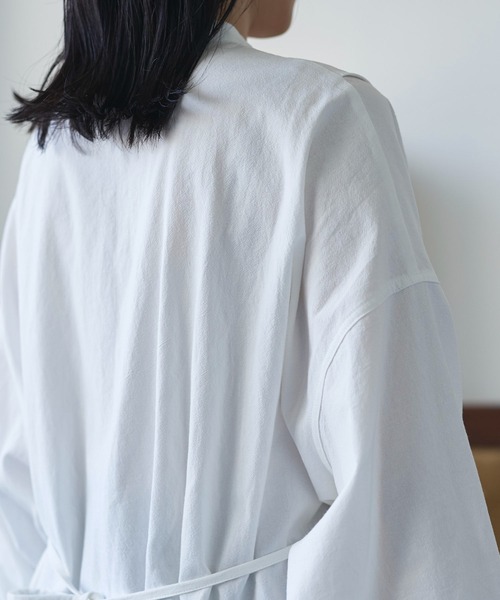 Libra Cue(リブラ キュー)の「ニュアンスコットンブザム切り替えシャツ(シャツ/ブラウス・レディース・ホワイト/ブラック/ダークグリーン・FREE)」の11枚目の写真