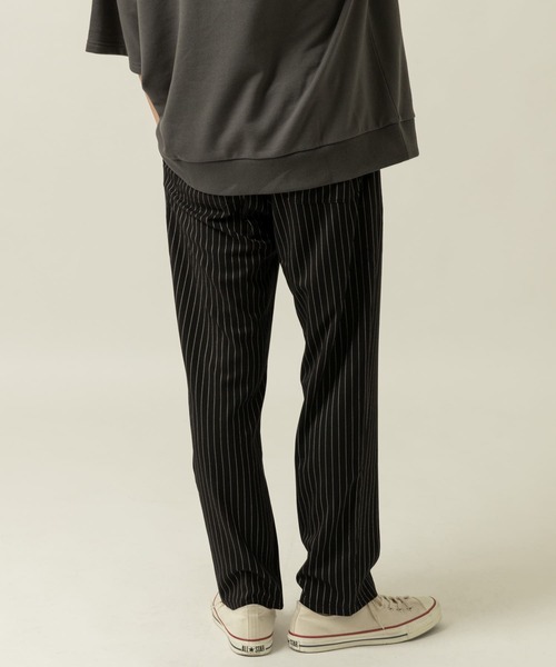 ITEMS URBANRESEARCH（アイテムズ アーバンリサーチ）の「TRストレッチ ストライプイージーパンツ（その他パンツ・メンズ・ブラック/ブラウン/グレー・MEDIUM/LARGE）」の21枚目の写真