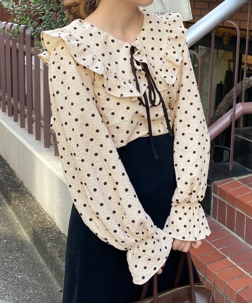 one after another NICE CLAUP（ワンアフターアナザーナイスクラップ）の「メインにもレイヤードスタイルにも。着回し広がるビックカラーアソートブラウス（シャツ/ブラウス・レディース・オフホワイト/ブラック/ストライプ/ドット・FREE）」の4枚目の写真