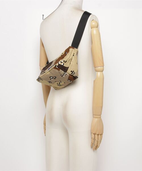 PETERS MOUNTAIN WORKS（ピーターズマウンテンワークス）の「WLD LUNCH BAG W-8572B（ショルダーバッグ・レディース・ベージュ・ONE SIZE）」の3枚目の写真