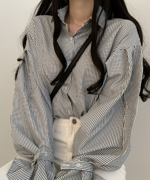 KOR(ケーオーアール)の「ボリュームスリーブ ピンストライプシャツ/ブラウス(シャツ/ブラウス・レディース・ブラック/ブルー・S/M)」の16枚目の写真