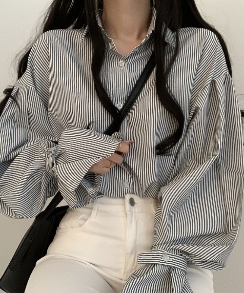 KOR(ケーオーアール)の「ボリュームスリーブ ピンストライプシャツ/ブラウス(シャツ/ブラウス・レディース・ブラック/ブルー・S/M)」の22枚目の写真