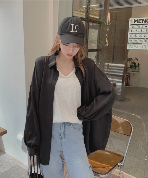KOR(ケーオーアール)の「ビッグシルエット 光沢あり長袖シャツ(シャツ/ブラウス・レディース・ホワイト/ブラック/ブルー系・FREE)」の4枚目の写真