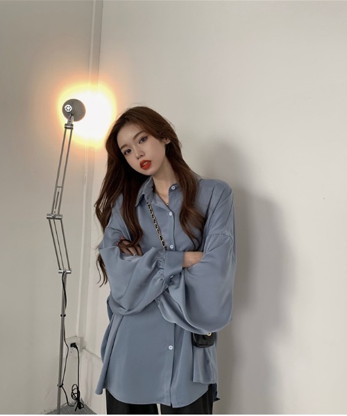 KOR(ケーオーアール)の「ビッグシルエット 光沢あり長袖シャツ(シャツ/ブラウス・レディース・ホワイト/ブラック/ブルー系・FREE)」の9枚目の写真