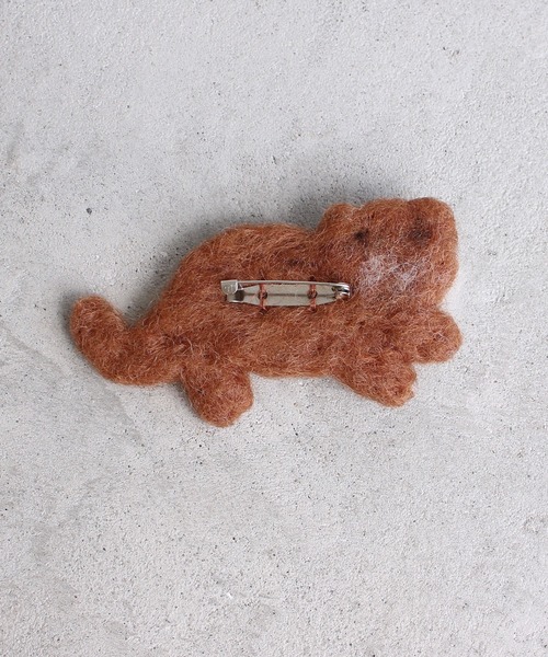 chambre de charme(シャンブルドゥシャーム)の「ANIMAL FELT BROOCH(ブローチ/コサージュ・レディース・ブラック/ブラウン/グレー/アイボリー・FREE)」の6枚目の写真