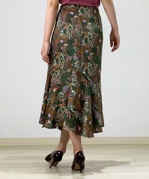 MAISON SCOTCH(メゾンスコッチ)の「ボタニカルプリント スカート【163714】(スカート・レディース・グリーン系その他・X-SMALL/SMALL)」の2枚目の写真