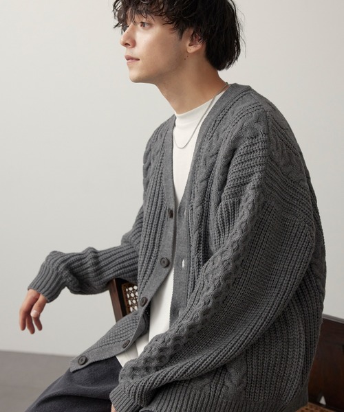 MONO-MART（モノマート）の「ケーブルボリュームニットカーディガン（カーディガン/ボレロ・メンズ・ダークブラウン/グリーン/ダークグレー/ベージュ系/ブルー系/ブルー系2/アイボリー/ブラック/ナチュラル/ネイビー/杢グレー・M/L）」の4枚目の写真