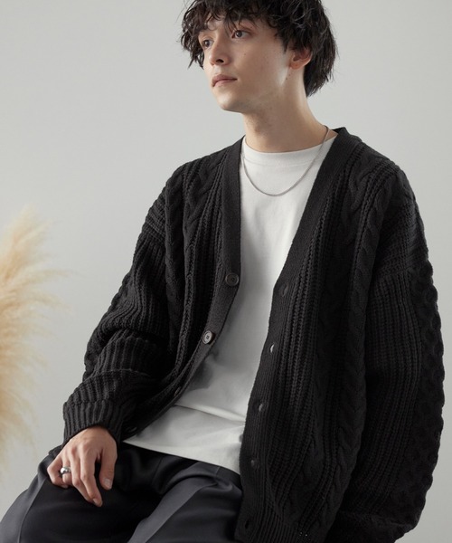 MONO-MART（モノマート）の「ケーブルボリュームニットカーディガン（カーディガン/ボレロ・メンズ・ダークブラウン/グリーン/ダークグレー/ベージュ系/ブルー系/ブルー系2/アイボリー/ブラック/ナチュラル/ネイビー/杢グレー・M/L）」の2枚目の写真