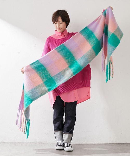 ear PAPILLONNER（イアパピヨネ）の「(WEB限定カラー：ピンク)もこもこフリンジチェックストール（ストール/ショール・レディース・ライトグレー/ピンク/イエロー・FREE）」の4枚目の写真