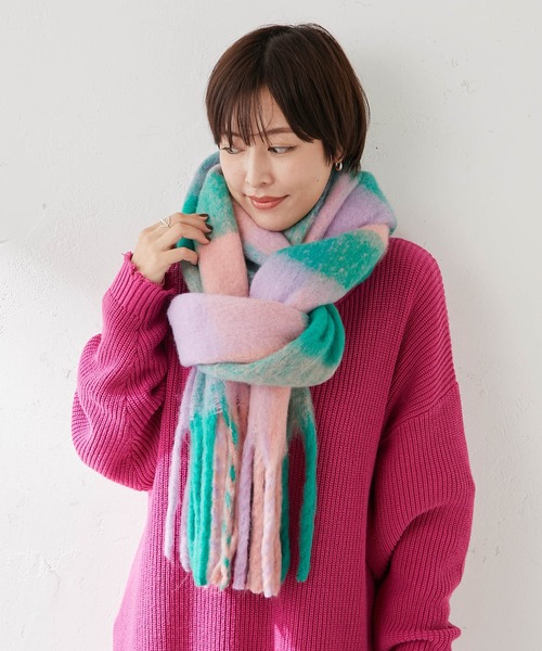 ear PAPILLONNER（イアパピヨネ）の「(WEB限定カラー：ピンク)もこもこフリンジチェックストール（ストール/ショール・レディース・ライトグレー/ピンク/イエロー・FREE）」の7枚目の写真