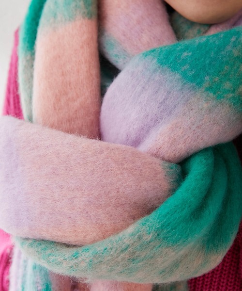 ear PAPILLONNER（イアパピヨネ）の「(WEB限定カラー：ピンク)もこもこフリンジチェックストール（ストール/ショール・レディース・ライトグレー/ピンク/イエロー・FREE）」の9枚目の写真