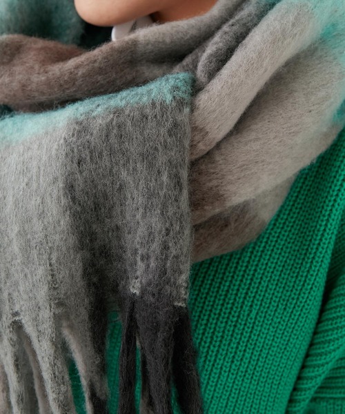 ear PAPILLONNER（イアパピヨネ）の「(WEB限定カラー：ピンク)もこもこフリンジチェックストール（ストール/ショール・レディース・ライトグレー/ピンク/イエロー・FREE）」の16枚目の写真