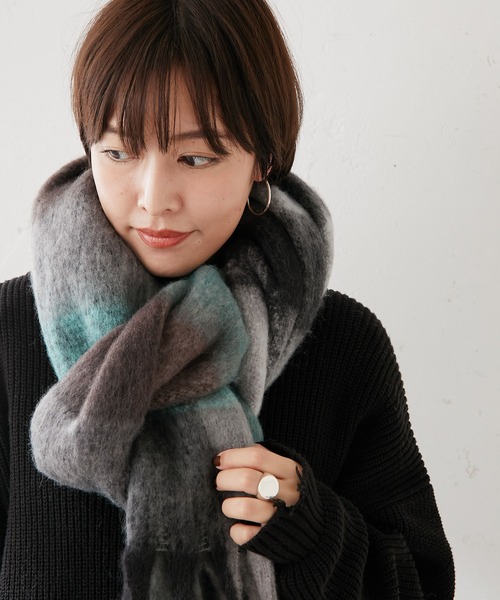 ear PAPILLONNER（イアパピヨネ）の「(WEB限定カラー：ピンク)もこもこフリンジチェックストール（ストール/ショール・レディース・ライトグレー/ピンク/イエロー・FREE）」の19枚目の写真