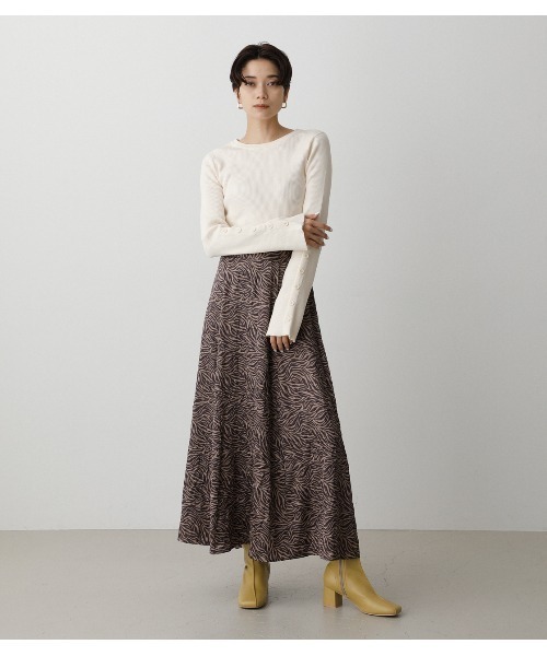 AZUL by moussy（アズールバイマウジー）の「SLEEVE BUTTON RIB KNIT TOPS/スリーブボタンリブニットトップス（ニット/セーター・レディース・ブルー/ブラック/オフホワイト/ピンク・SMALL/MEDIUM）」の5枚目の写真