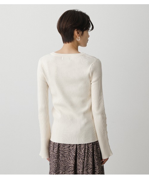 AZUL by moussy（アズールバイマウジー）の「SLEEVE BUTTON RIB KNIT TOPS/スリーブボタンリブニットトップス（ニット/セーター・レディース・ブルー/ブラック/オフホワイト/ピンク・SMALL/MEDIUM）」の10枚目の写真