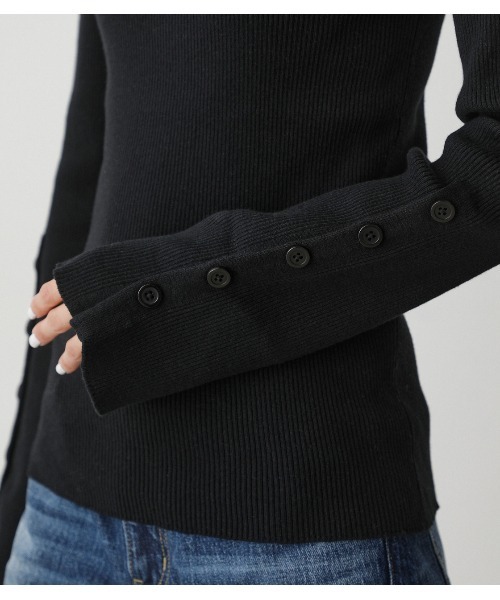 AZUL by moussy（アズールバイマウジー）の「SLEEVE BUTTON RIB KNIT TOPS/スリーブボタンリブニットトップス（ニット/セーター・レディース・ブルー/ブラック/オフホワイト/ピンク・SMALL/MEDIUM）」の21枚目の写真
