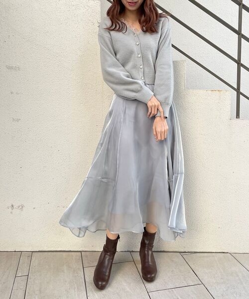 MAJESTIC LEGON(マジェスティックレゴン)の「シャイニーフレアスカート(スカート・レディース・アイボリー/グレー/ブラック・MEDIUM)」の4枚目の写真