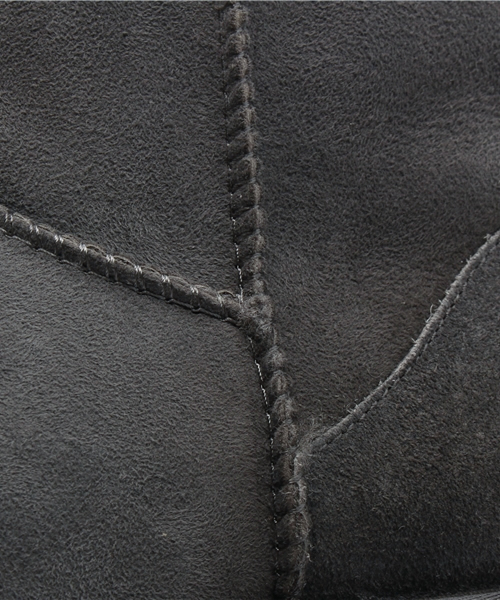 UGG（アグ）の「UGG australia  ショートブーツ（ブーツ・レディース・ブラック/ダークブラウン/グレー・6/7/5/8）」の4枚目の写真