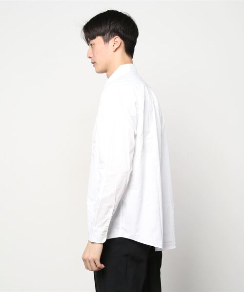 NAVY（ネイビー）の「オーガニックコットン ブロードレギュラーシャツ（シャツ/ブラウス・メンズ・ブルー/ホワイト/グレイッシュベージュ・M/L/XL）」の4枚目の写真