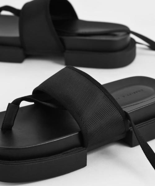 CHARLES & KEITH（チャールズ & キース）の「【販売終了】アレックスリサイクルポリエステル タイアラウンドトングサンダル / Alex Recycled Polyester Tie-Around Thong Sandals（サンダル・レディース・ブラック/オフホワイト/ミント/マルチ・22.5cm/23cm/23.5cm/24.5cm/25cm/25.5cm）」の11枚目の写真