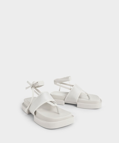 CHARLES & KEITH（チャールズ & キース）の「【販売終了】アレックスリサイクルポリエステル タイアラウンドトングサンダル / Alex Recycled Polyester Tie-Around Thong Sandals（サンダル・レディース・ブラック/オフホワイト/ミント/マルチ・22.5cm/23cm/23.5cm/24.5cm/25cm/25.5cm）」の5枚目の写真