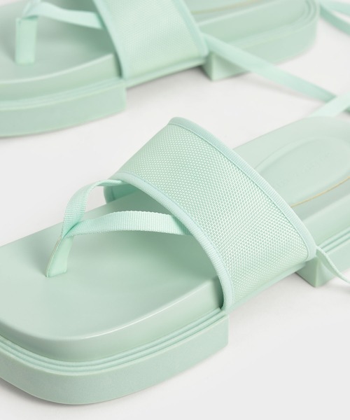 CHARLES & KEITH（チャールズ & キース）の「【販売終了】アレックスリサイクルポリエステル タイアラウンドトングサンダル / Alex Recycled Polyester Tie-Around Thong Sandals（サンダル・レディース・ブラック/オフホワイト/ミント/マルチ・22.5cm/23cm/23.5cm/24.5cm/25cm/25.5cm）」の15枚目の写真