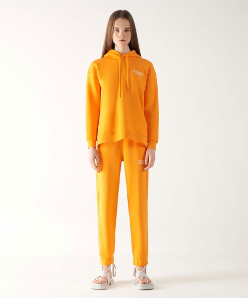 CHARLES & KEITH（チャールズ & キース）の「【販売終了】アレックスリサイクルポリエステル タイアラウンドトングサンダル / Alex Recycled Polyester Tie-Around Thong Sandals（サンダル・レディース・ブラック/オフホワイト/ミント/マルチ・22.5cm/23cm/23.5cm/24.5cm/25cm/25.5cm）」の19枚目の写真