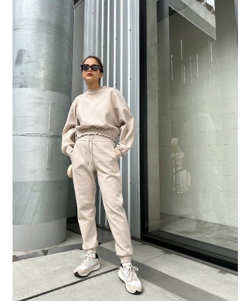 TRUNC（トランクエイティーエイト）の「Waist Shirring Cropped Tops（スウェット・レディース・ベージュ・FREE）」の4枚目の写真