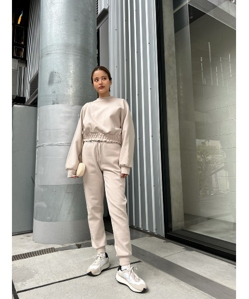 TRUNC（トランクエイティーエイト）の「Waist Shirring Cropped Tops（スウェット・レディース・ベージュ・FREE）」の6枚目の写真