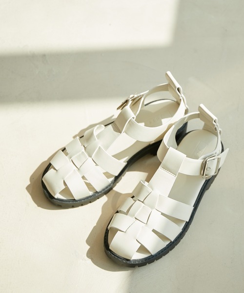 Juze（ジュゼ）の「リサイクルフェイクレザーボリュームソールグルカサンダル【sustainable】（サンダル・レディース・ブラック/ベージュ/オフホワイト・L/S/M）」の2枚目の写真