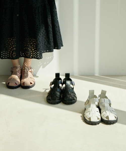 Juze（ジュゼ）の「リサイクルフェイクレザーボリュームソールグルカサンダル【sustainable】（サンダル・レディース・ブラック/ベージュ/オフホワイト・L/S/M）」の6枚目の写真