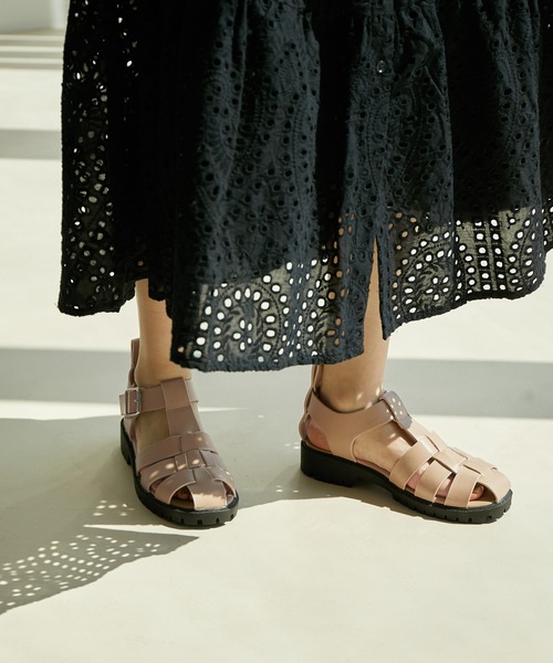 Juze（ジュゼ）の「リサイクルフェイクレザーボリュームソールグルカサンダル【sustainable】（サンダル・レディース・ブラック/ベージュ/オフホワイト・L/S/M）」の11枚目の写真